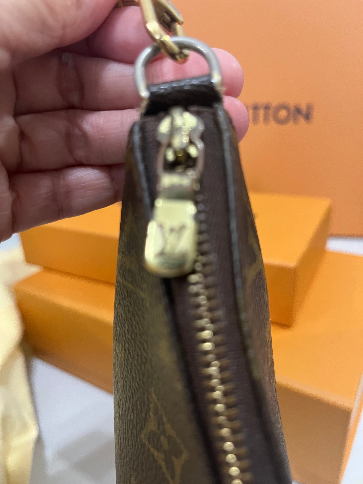 Pochette Accessories