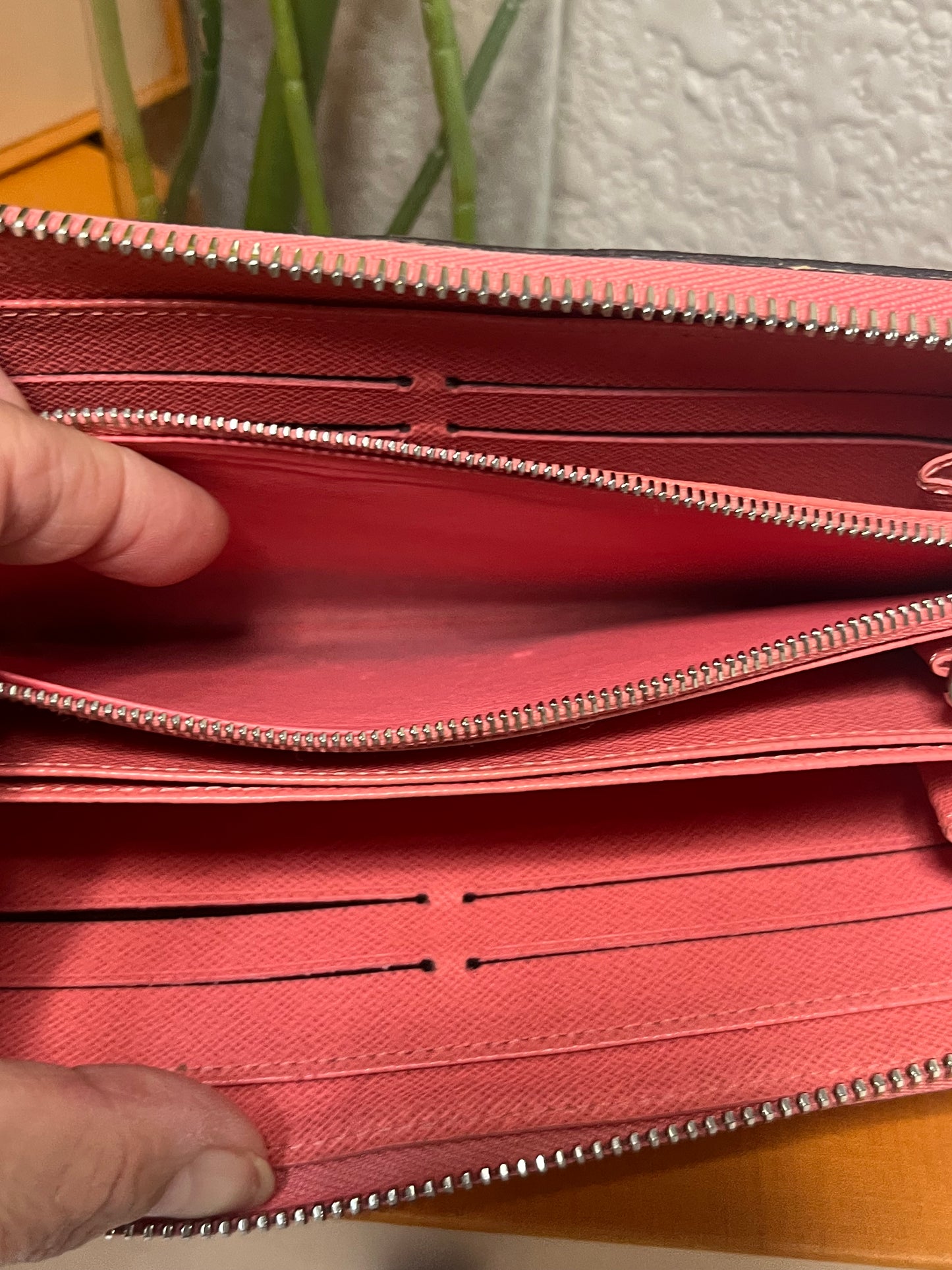 Louis Vuitton Zippy Wallet