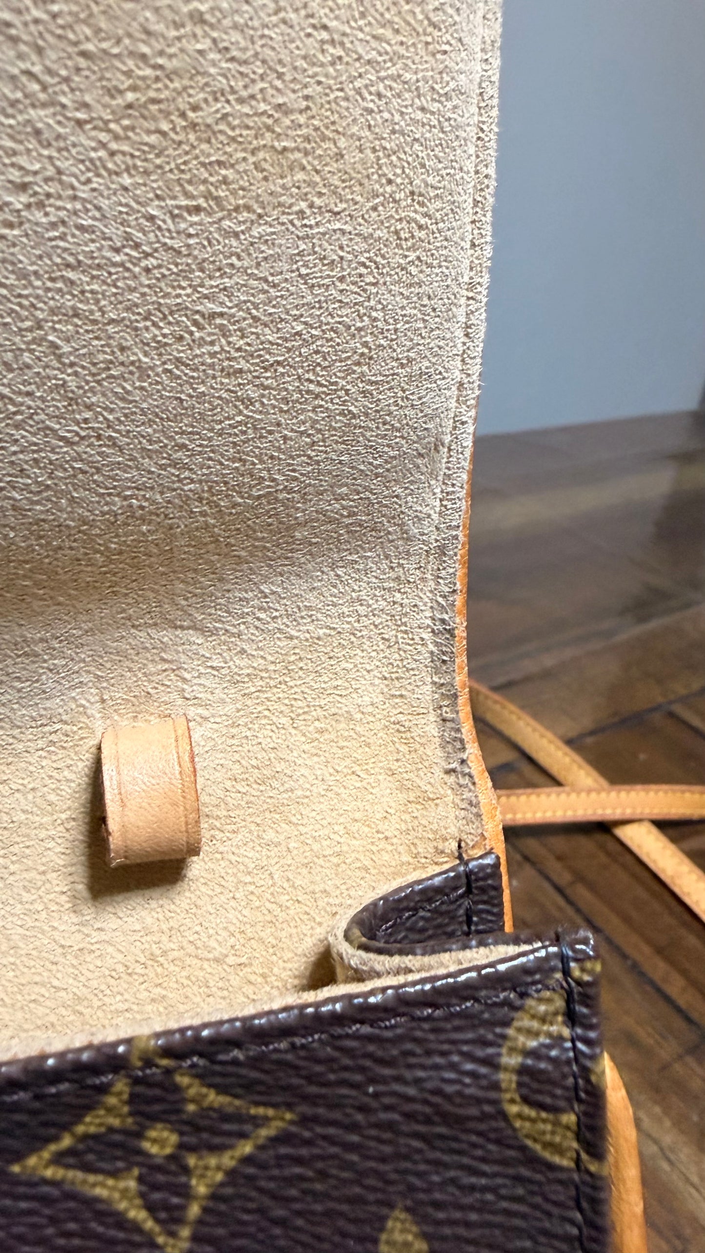 Pochette Twin GM in Monogram