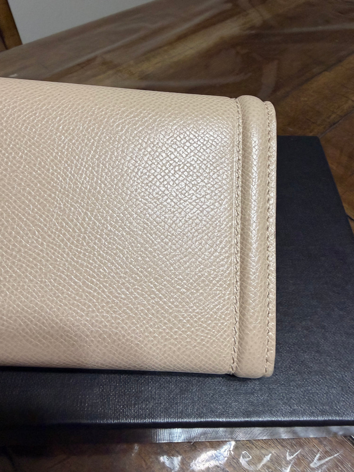 Ferragamo Fiocco Cuir Rose Fermoir Wallet