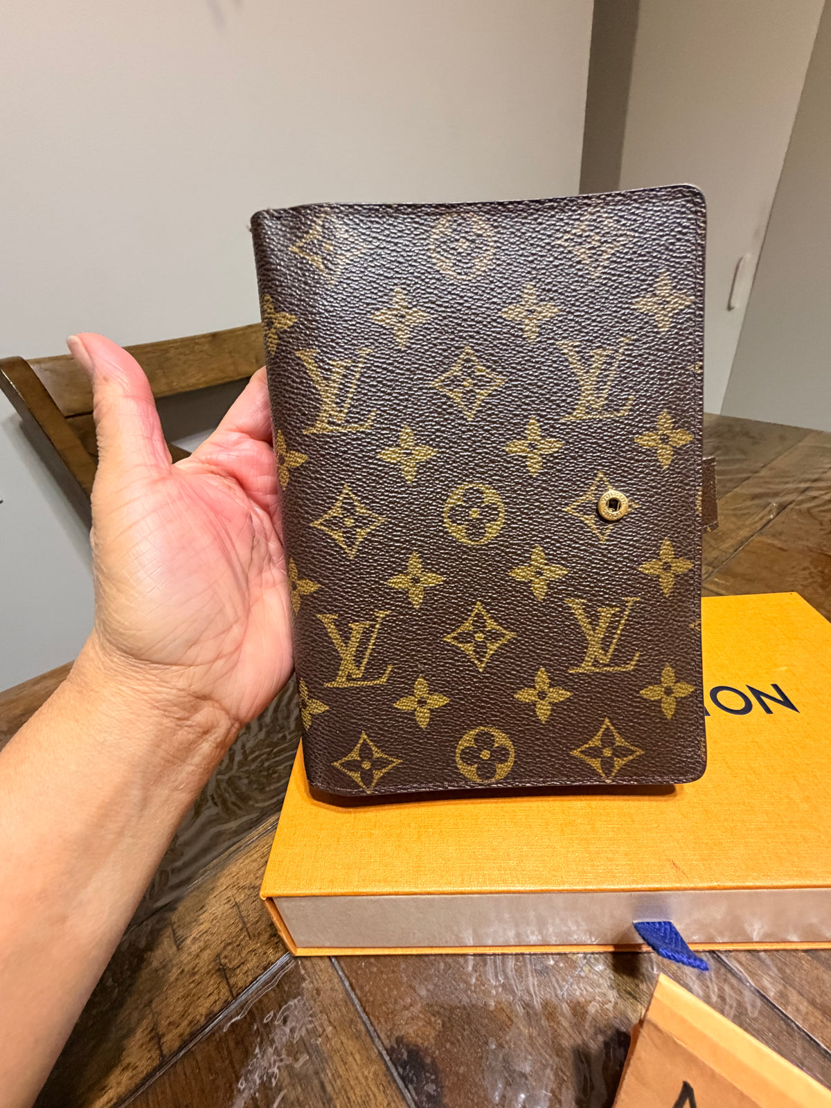 LV Agenda MM in Monogram