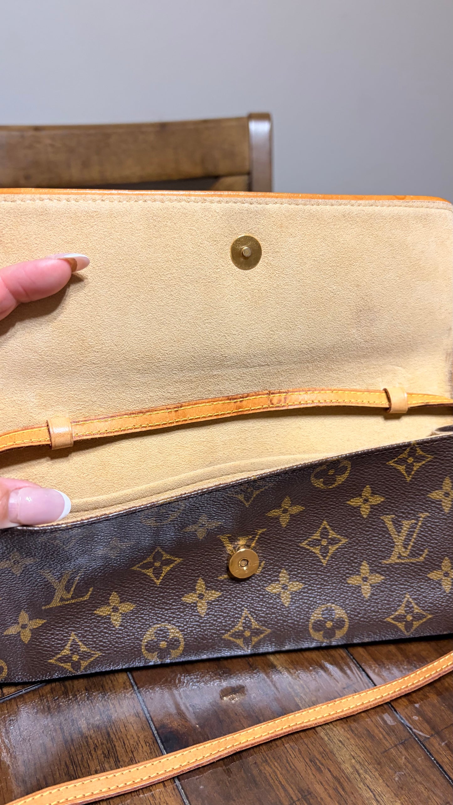 Pochette Twin GM in Monogram