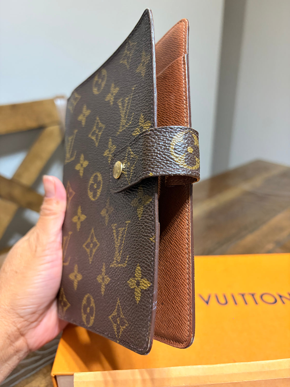 LV Agenda MM in Monogram