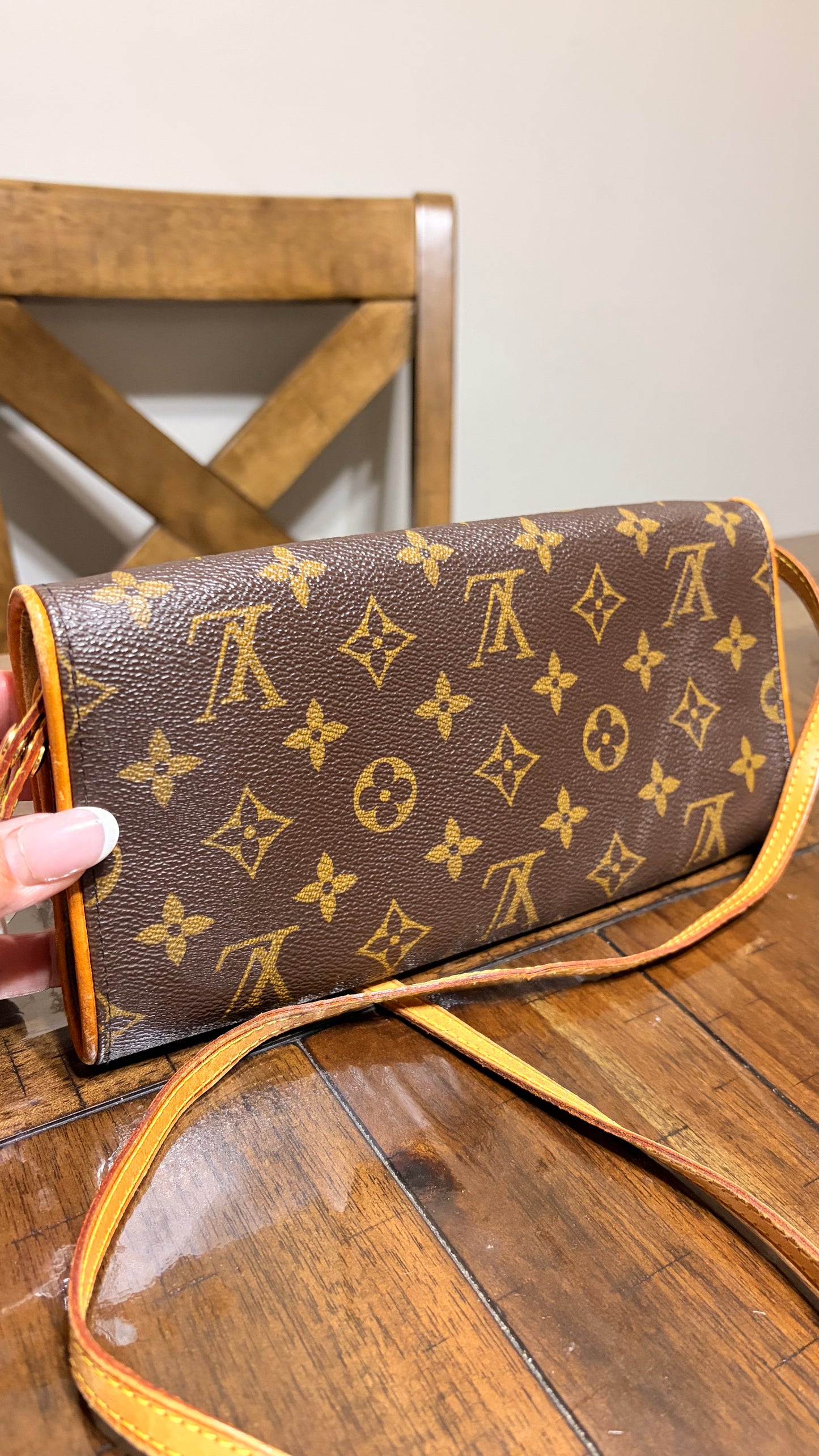 Pochette Twin GM in Monogram