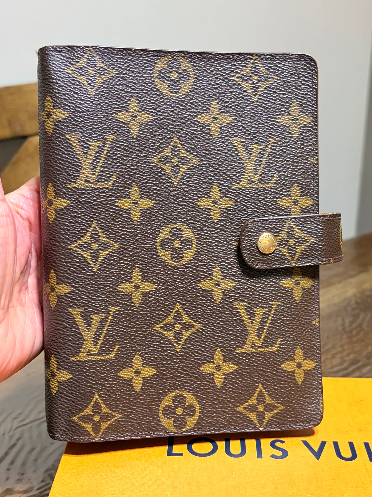 LV Agenda MM in Monogram