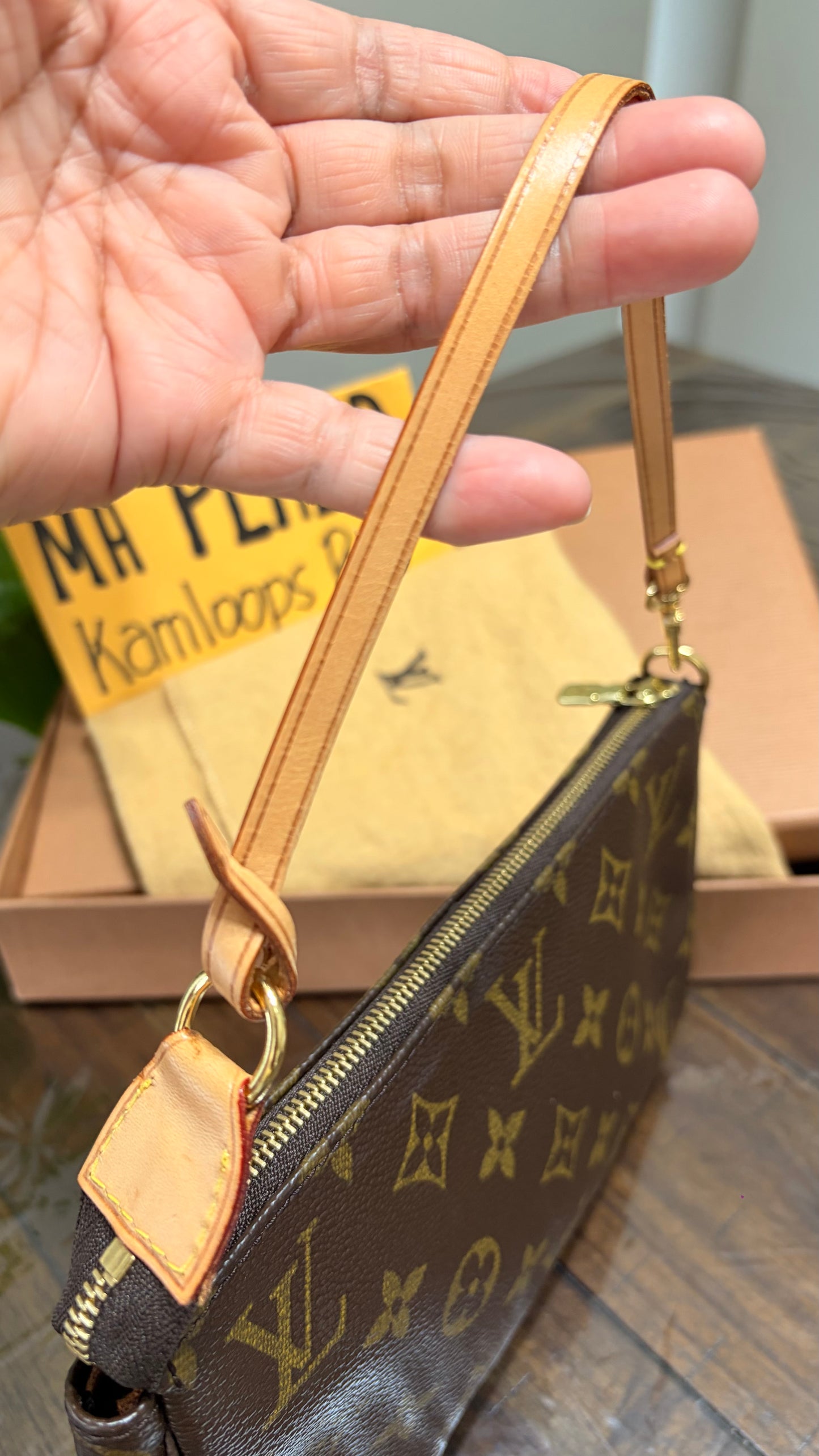 Pochette Accessories