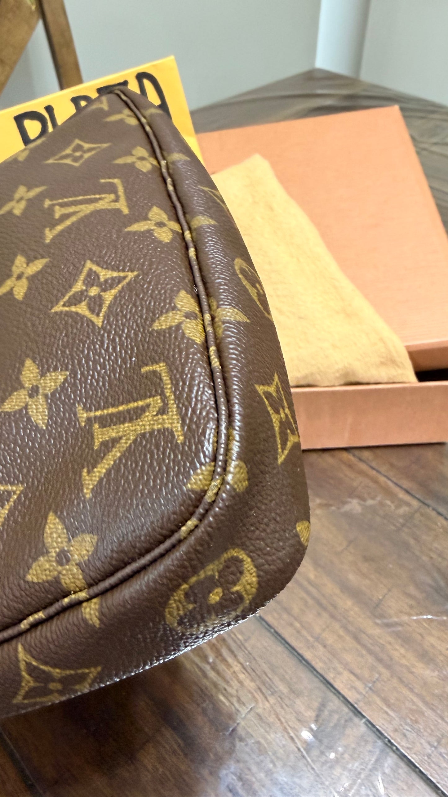 Pochette Accessories