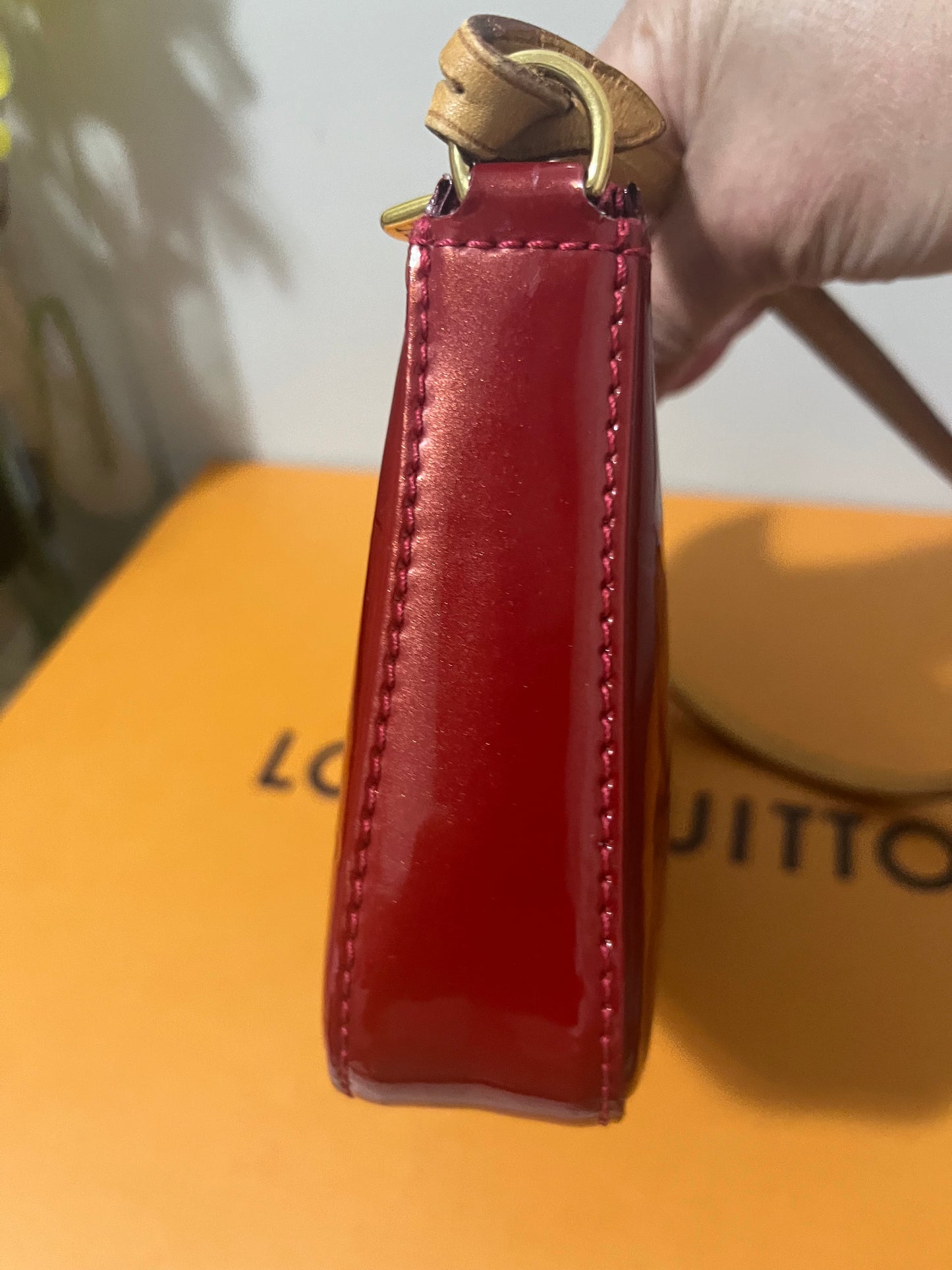 Pochette Accesories in Red Vernis