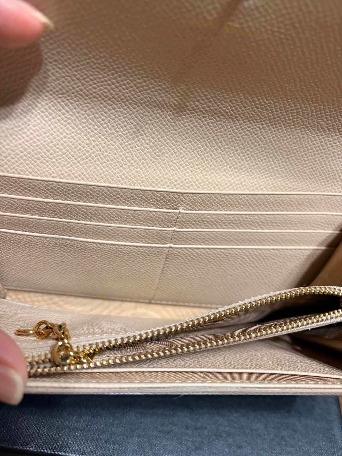Ferragamo Fiocco Cuir Rose Fermoir Wallet