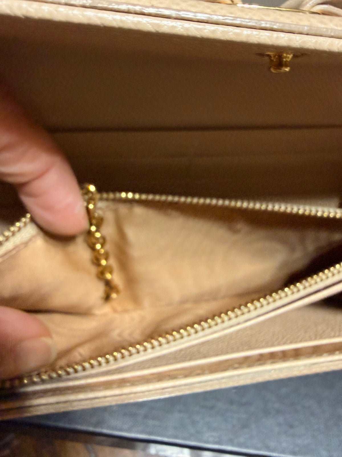 Ferragamo Fiocco Cuir Rose Fermoir Wallet