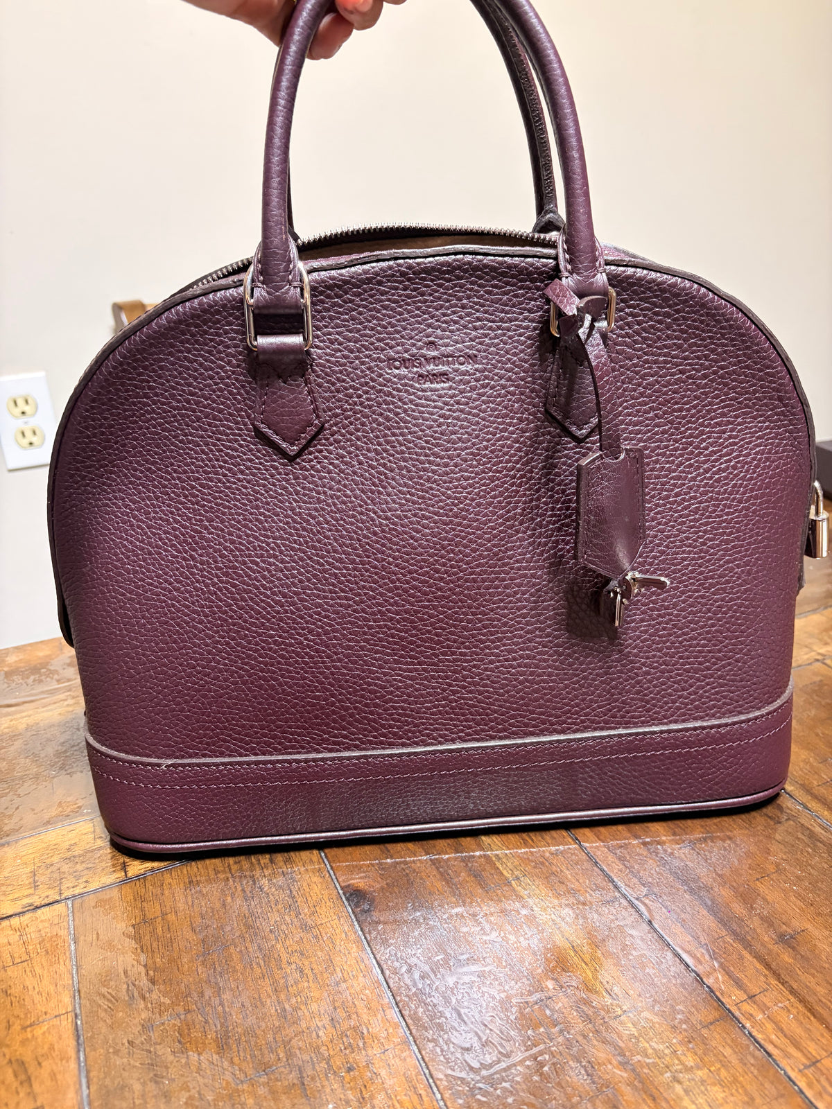 Alma Pm in Taurillon Leather