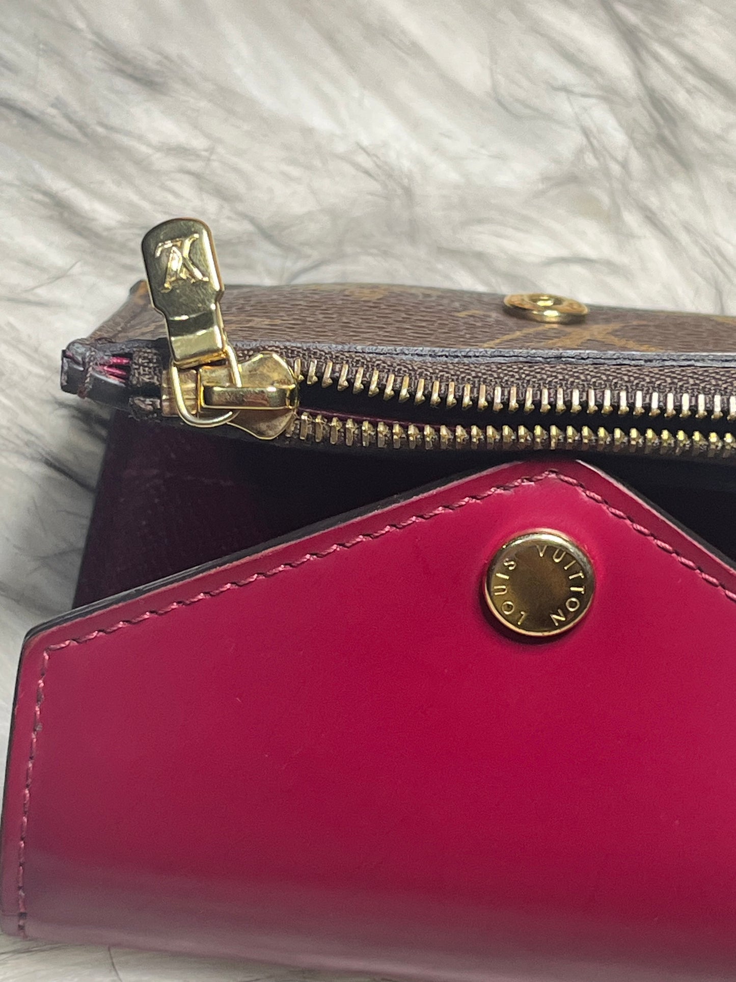 Zoe Wallet in Fuchsia