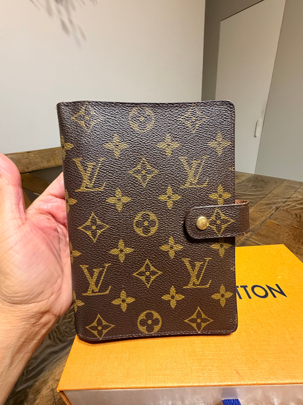 LV Agenda MM in Monogram