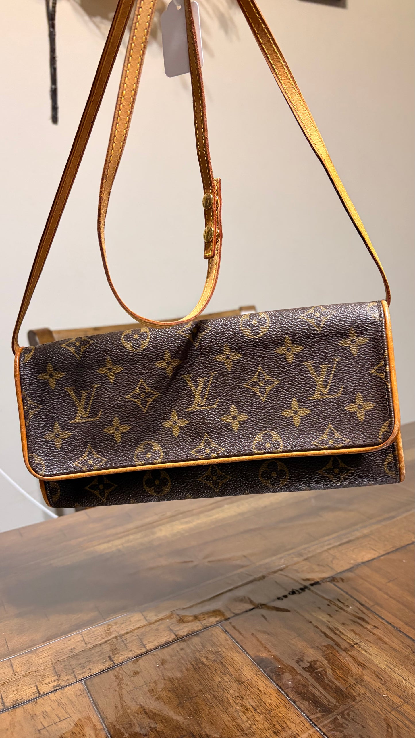 Pochette Twin GM in Monogram