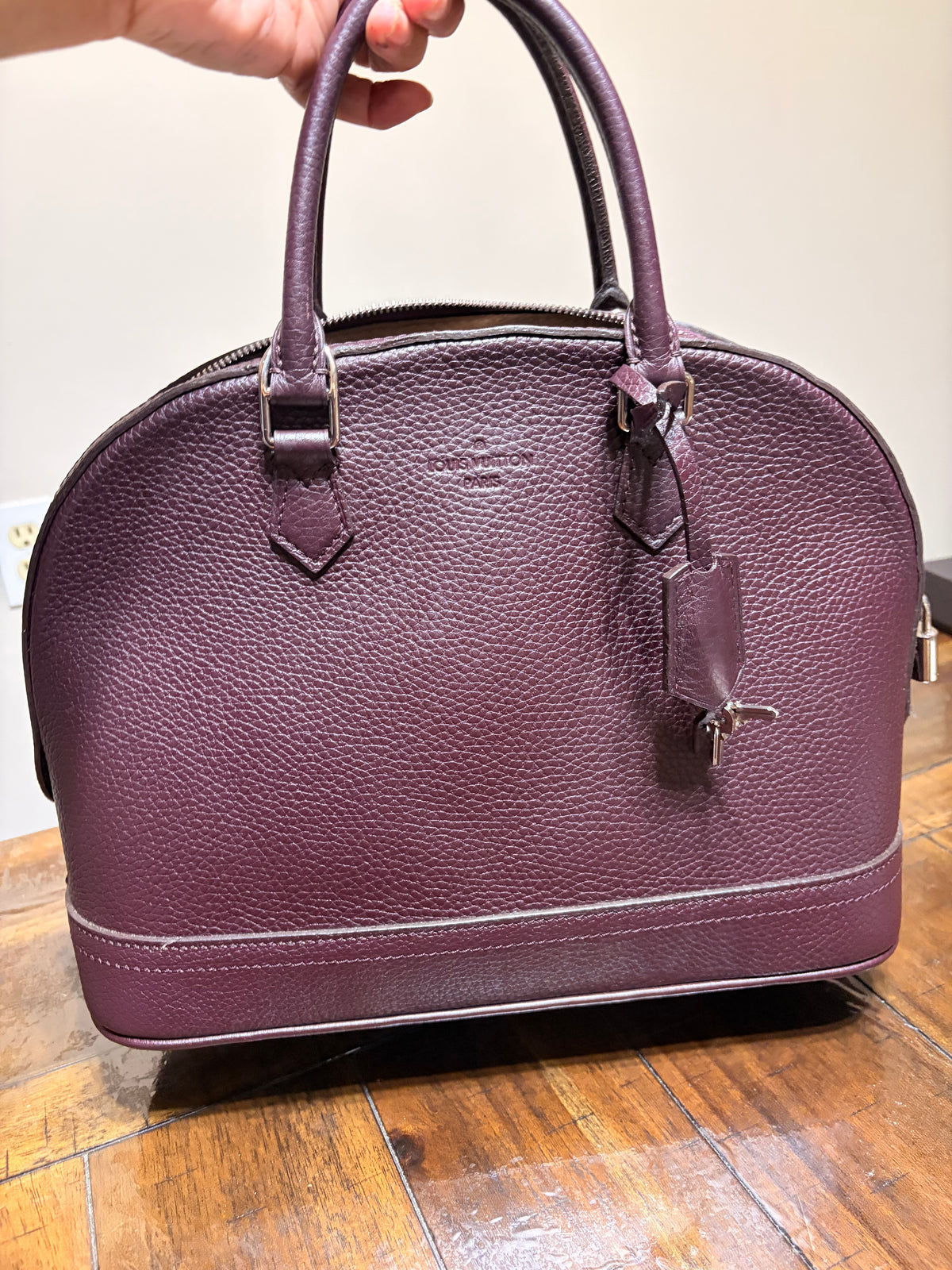 Alma Pm in Taurillon Leather