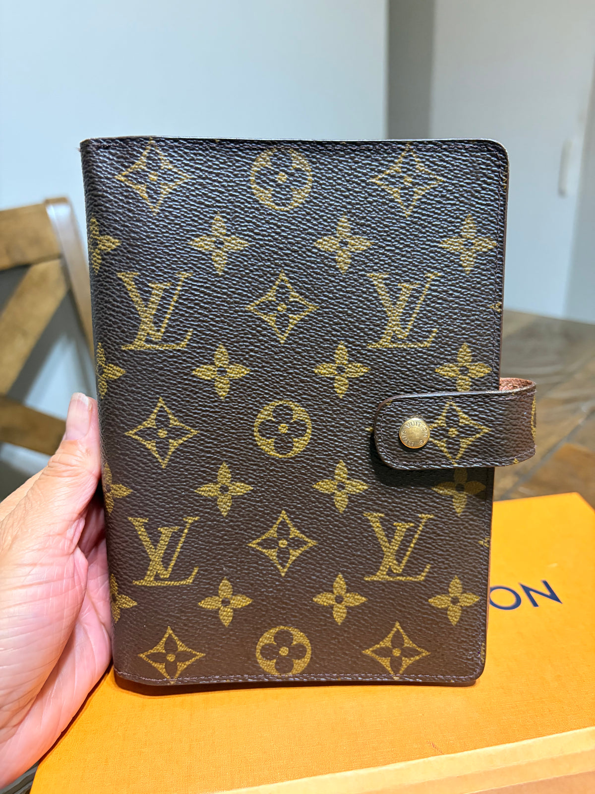 LV Agenda MM in Monogram