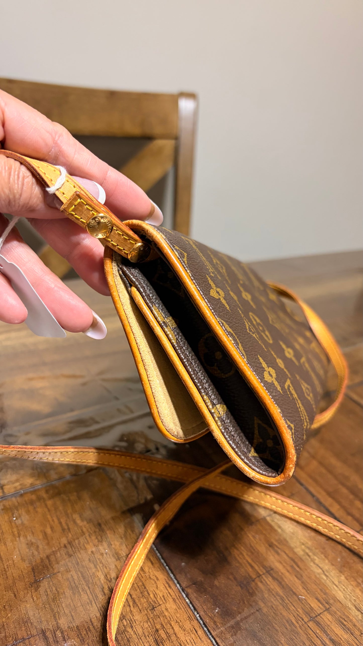 Pochette Twin GM in Monogram