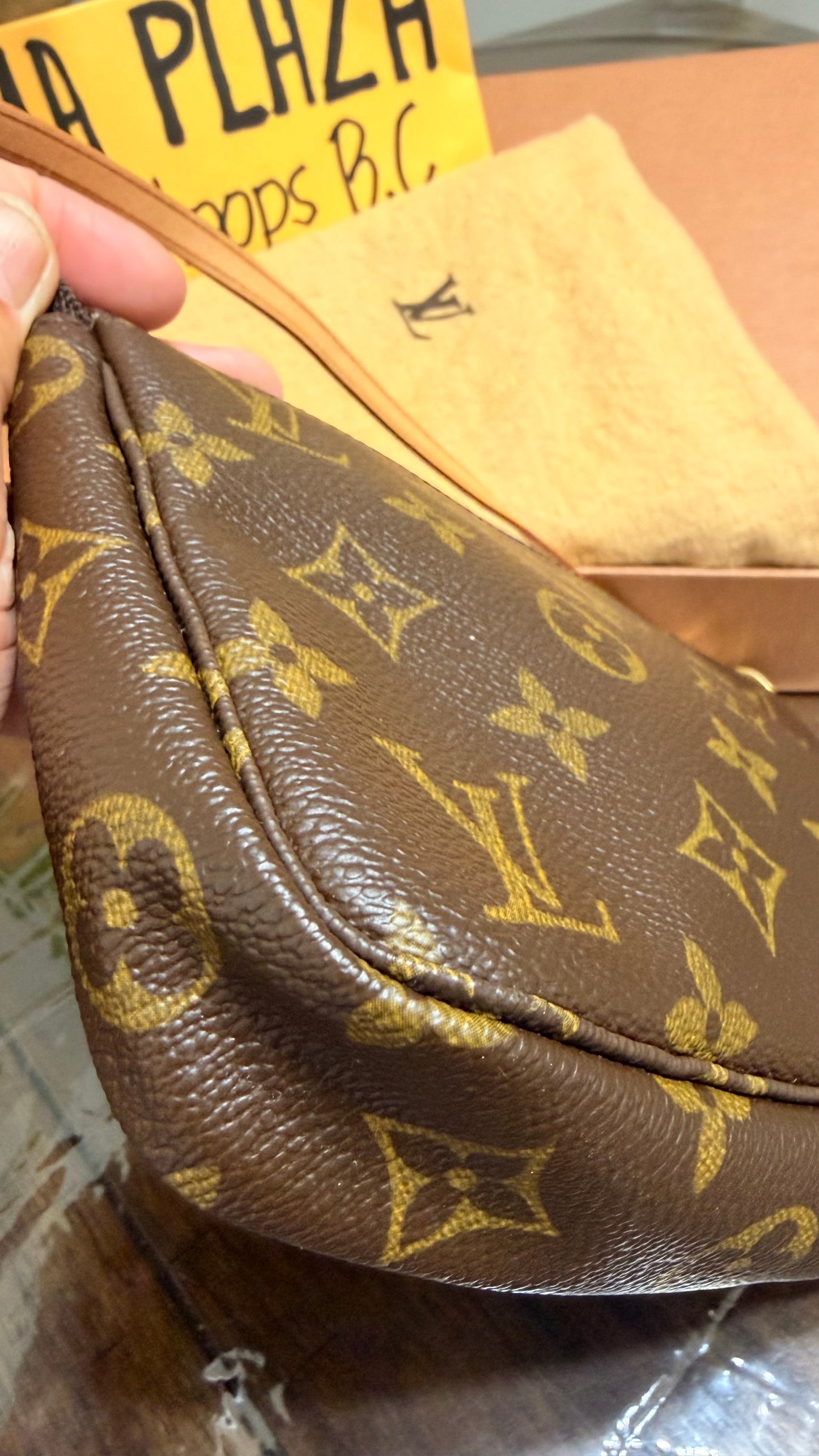 Pochette Accessories