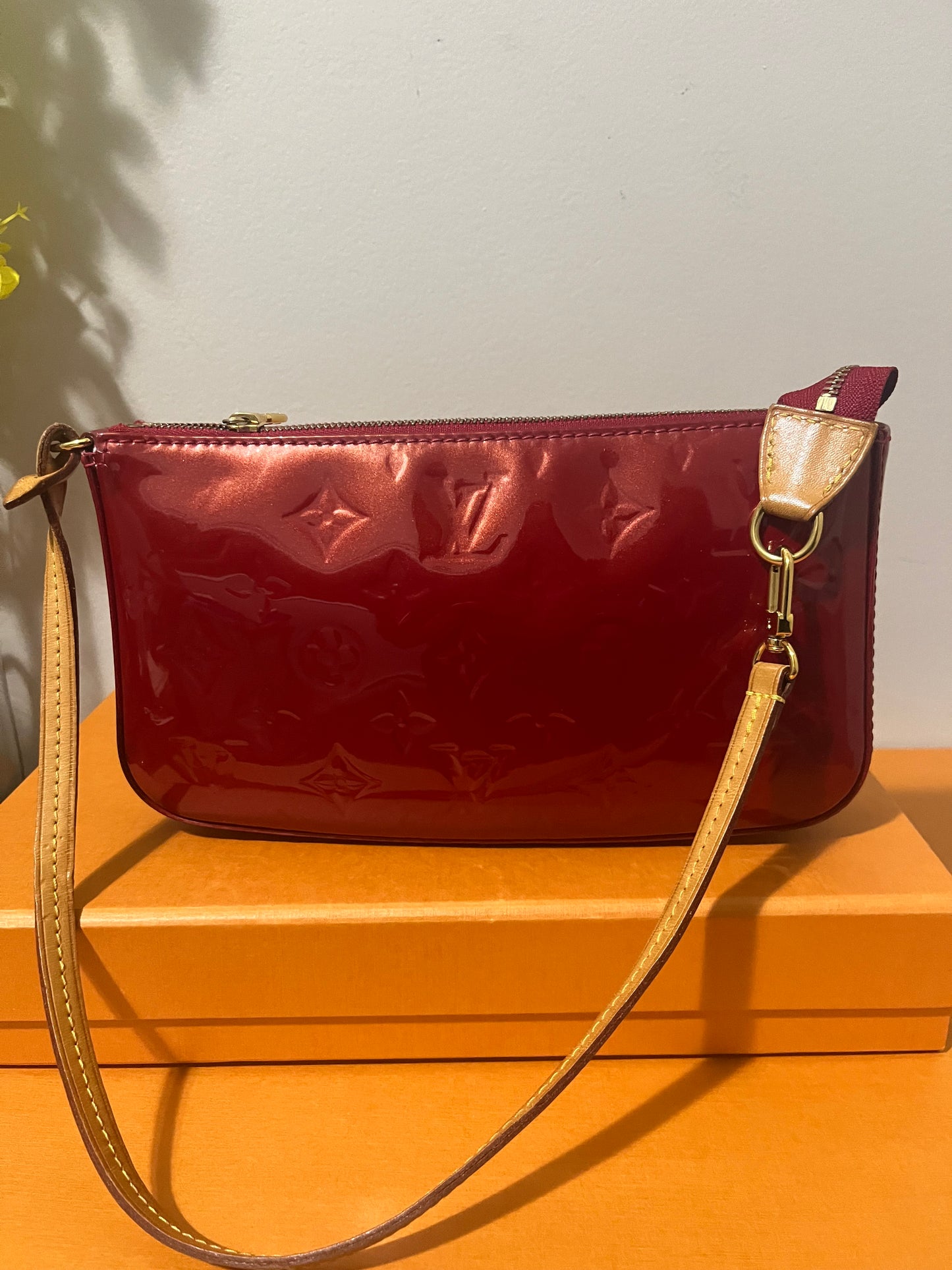 Pochette Accesories in Red Vernis