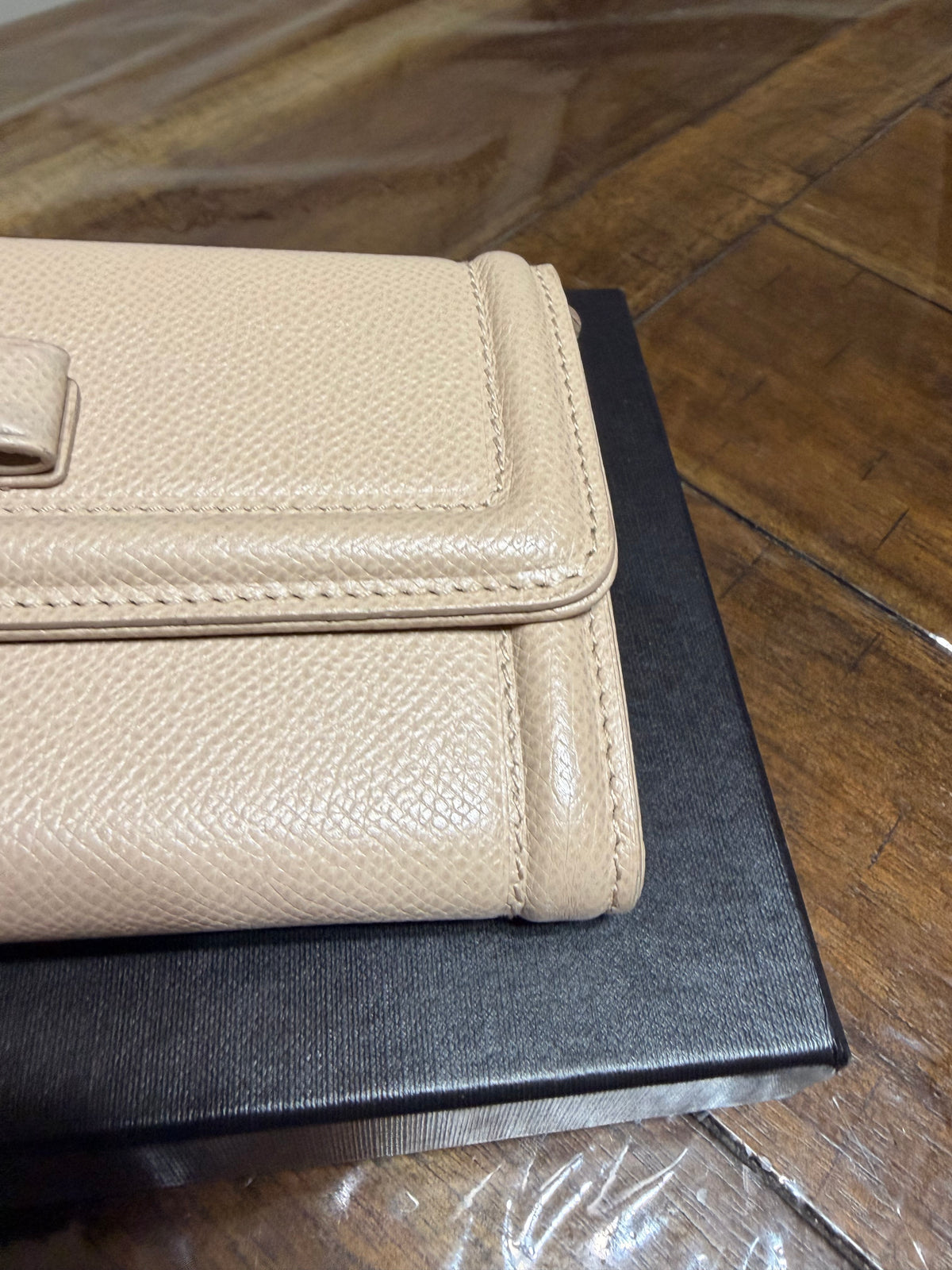 Ferragamo Fiocco Cuir Rose Fermoir Wallet