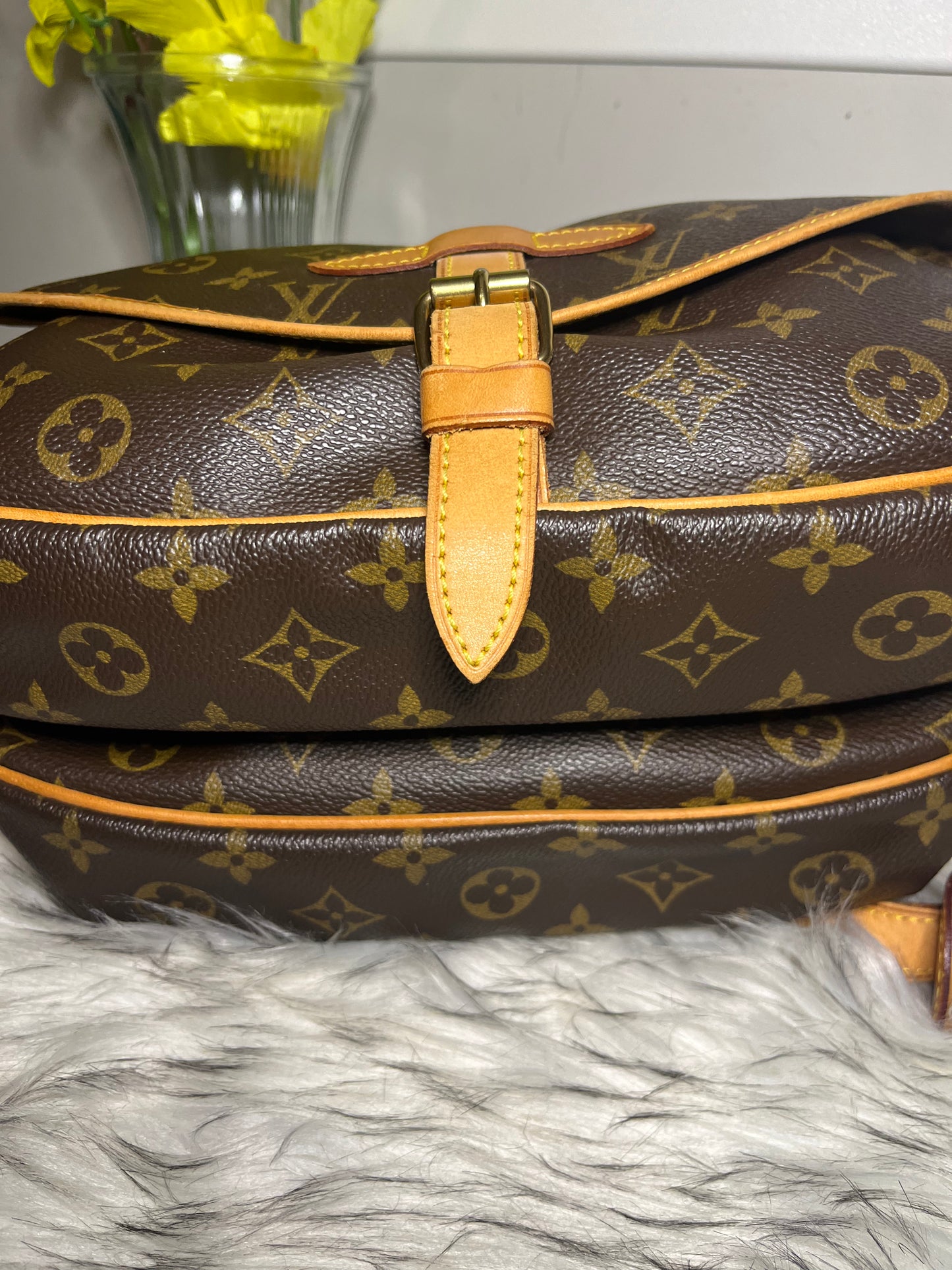 LOUIS VUITTON SAUMUR 30