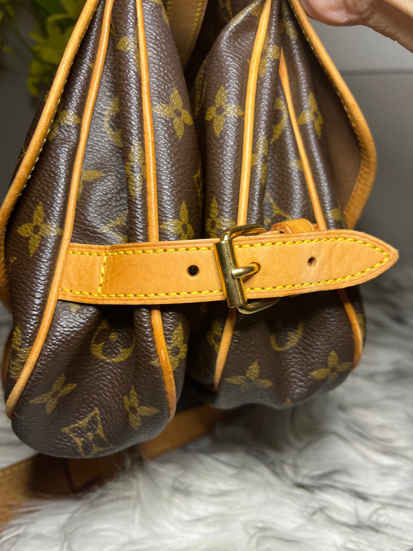 LOUIS VUITTON SAUMUR 30